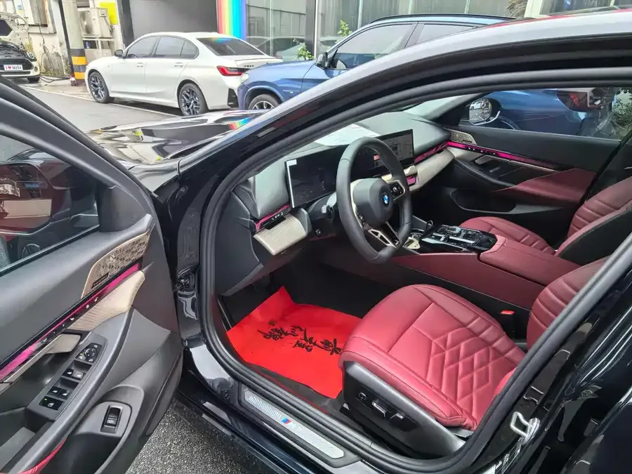 BMW 5 Series BMW 5 Series 2025 530Li Exclusive M Sport Package 2025 — миниатюра 4