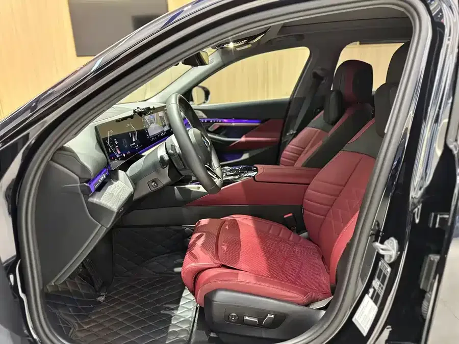 BMW 5 Series BMW 5 Series 2025 530Li Exclusive M Sport Package 2025 — миниатюра 4