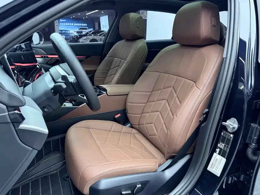 BMW 5 Series BMW 5 Series 2024 530Li Leading M Sports Package 2024 — миниатюра 2