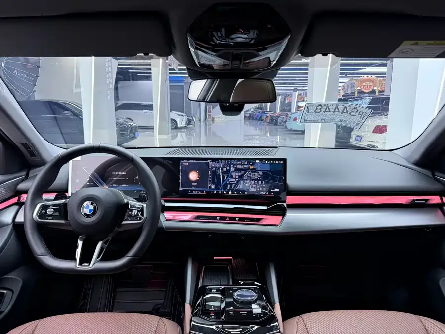 BMW 5 Series BMW 5 Series 2024 530Li Leading M Sports Package 2024 — миниатюра 3