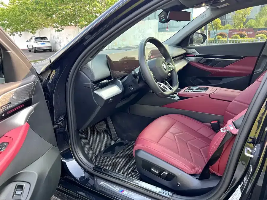 BMW 5 Series BMW 5 Series 2024 525Li M Sports Package 2024 — миниатюра 2