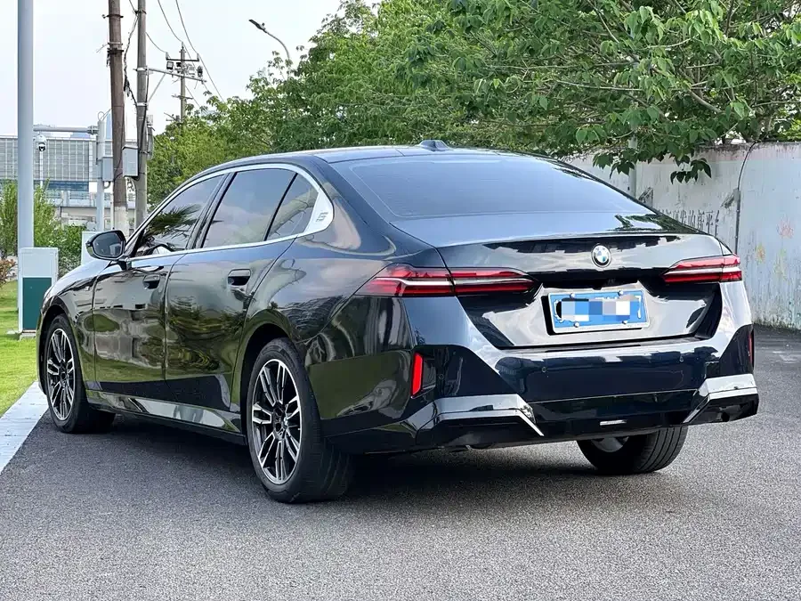 BMW 5 Series BMW 5 Series 2024 525Li M Sports Package 2024 — миниатюра 3