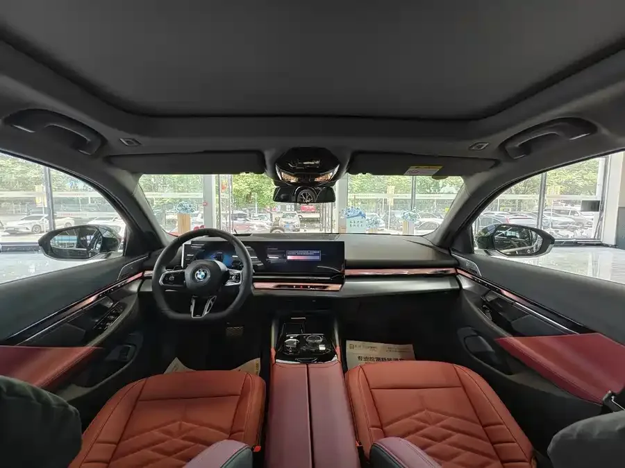 BMW 5 Series 2026 BMW 5 Series 530Li Leading M Sport Package 2026 — миниатюра 3