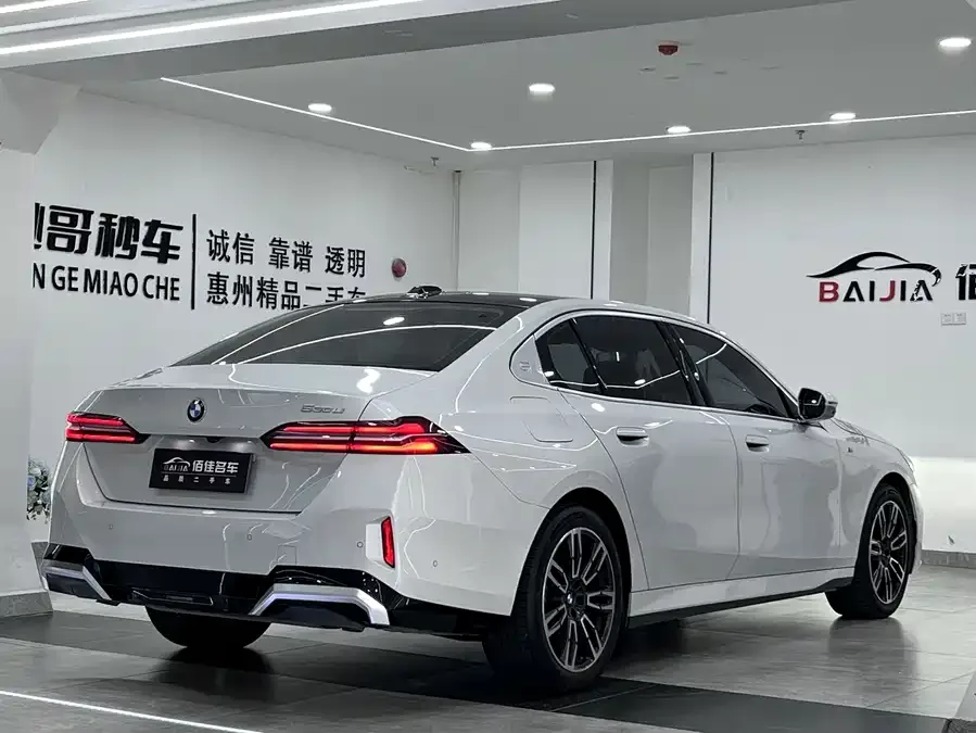 BMW 5 Series BMW 5 Series 2025 530Li Leading M Sport Package 2025 — миниатюра 2