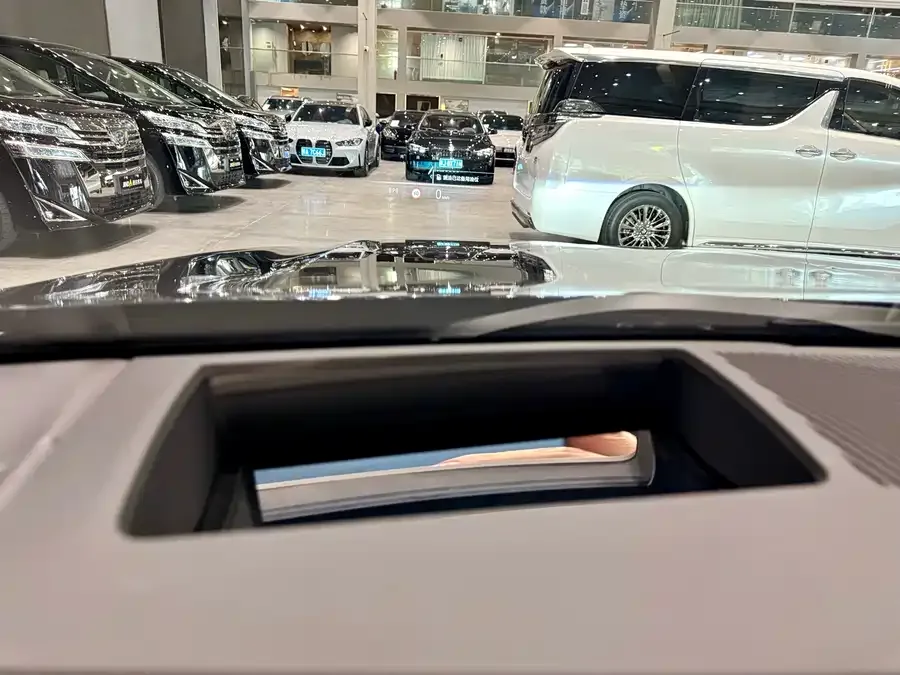 BMW 5 Series BMW 5 Series 2025 530Li Exclusive M Sport Package 2025 — миниатюра 3