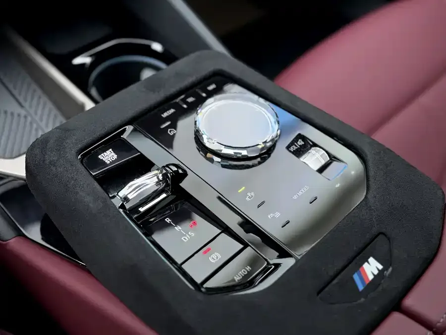 BMW 5 Series BMW 5 Series 2025 530Li Exclusive M Sport Package 2025 — миниатюра 2