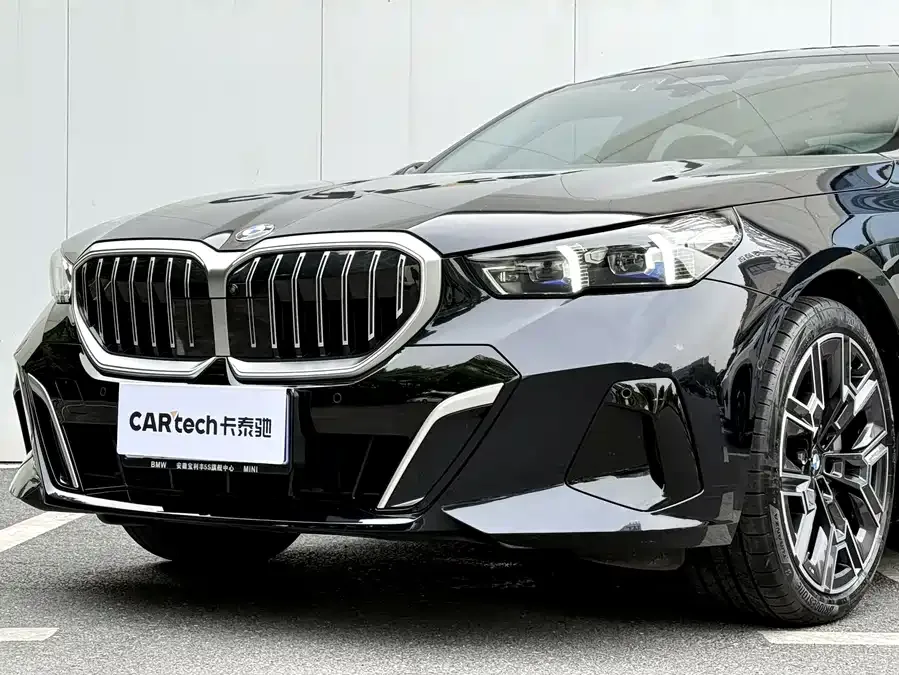 BMW 5 Series BMW 5 Series 2025 530Li Exclusive M Sport Package 2025 — миниатюра 4