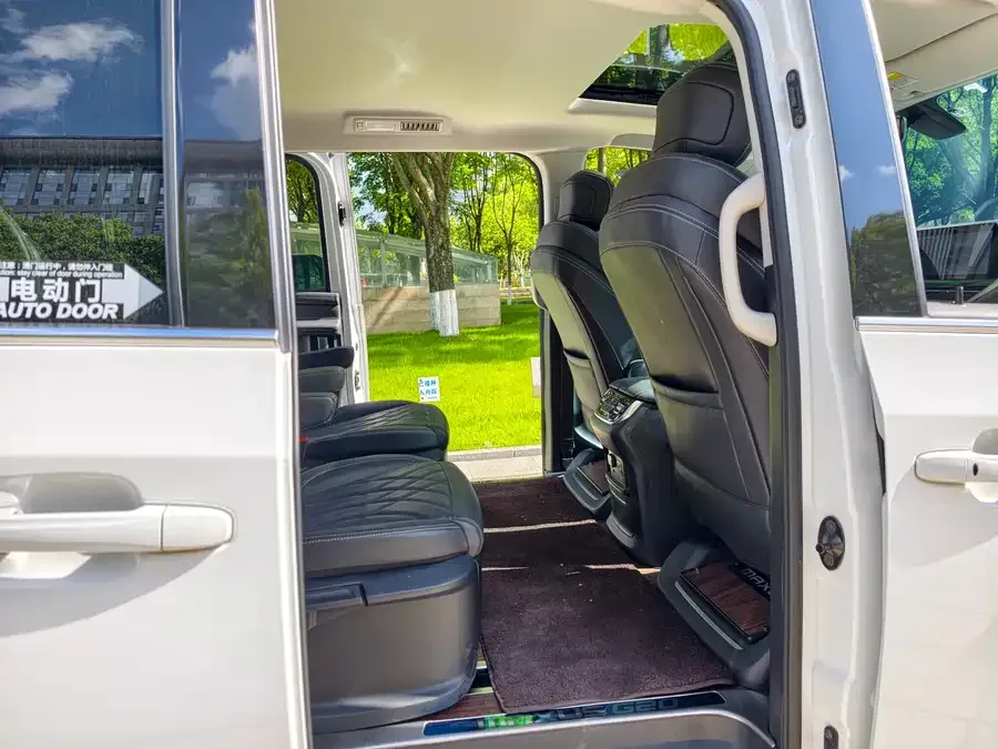 Maxus G20 2023 facelift PLUS 2.0T gasoline automatic luxury version 2023 — миниатюра 4