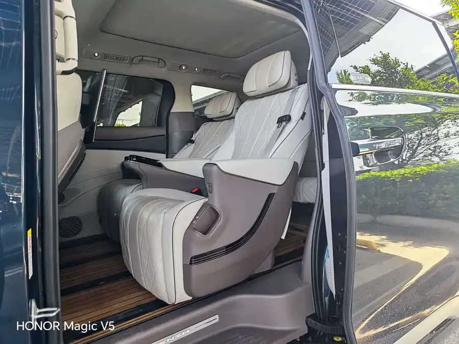 BYD D9 BYD D9 2022 DM-i 970 4WD Flagship Model 2024 — миниатюра 5