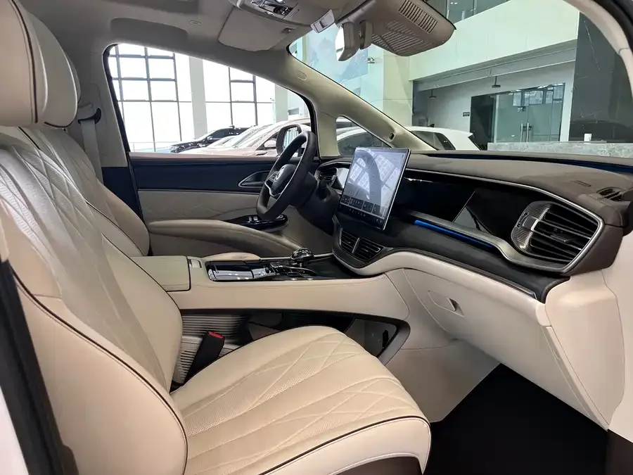 BYD D9 Denza D9 2024 EV 600 4WD Flagship Edition 2026 — миниатюра 3