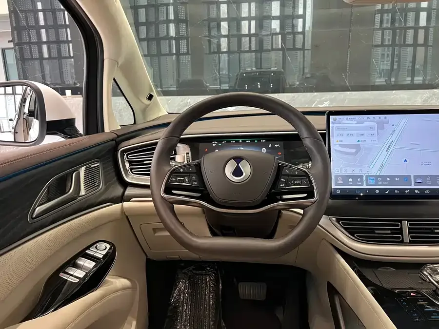 BYD D9 Denza D9 2024 EV 600 4WD Flagship Edition 2026 — миниатюра 4