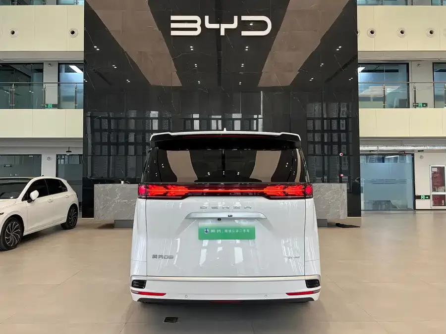 BYD D9 Denza D9 2024 EV 600 4WD Flagship Edition 2026 — миниатюра 5