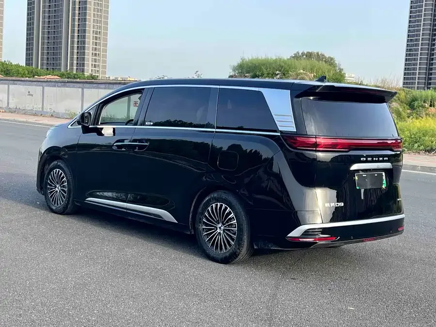 BYD D9 DENZA D9 2024 DM-i 980 4WD Premium Edition 2025 — миниатюра 3