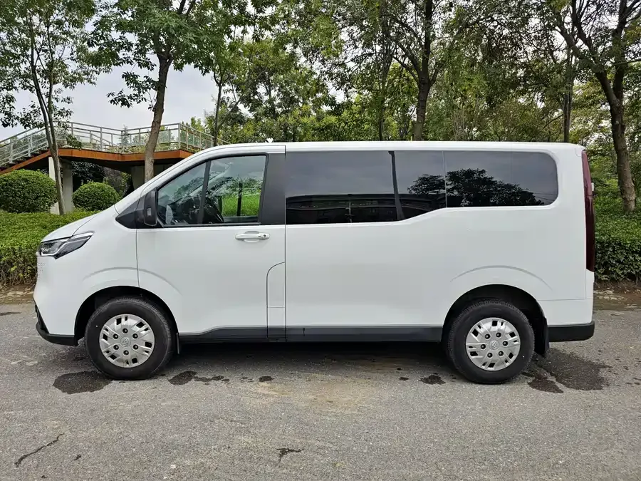 Maxus Xintu V70 Xintu V70 2023 2.0T Elite Edition Automatic Short Axle Low Top 5/6 Seaters 2024 — миниатюра 4