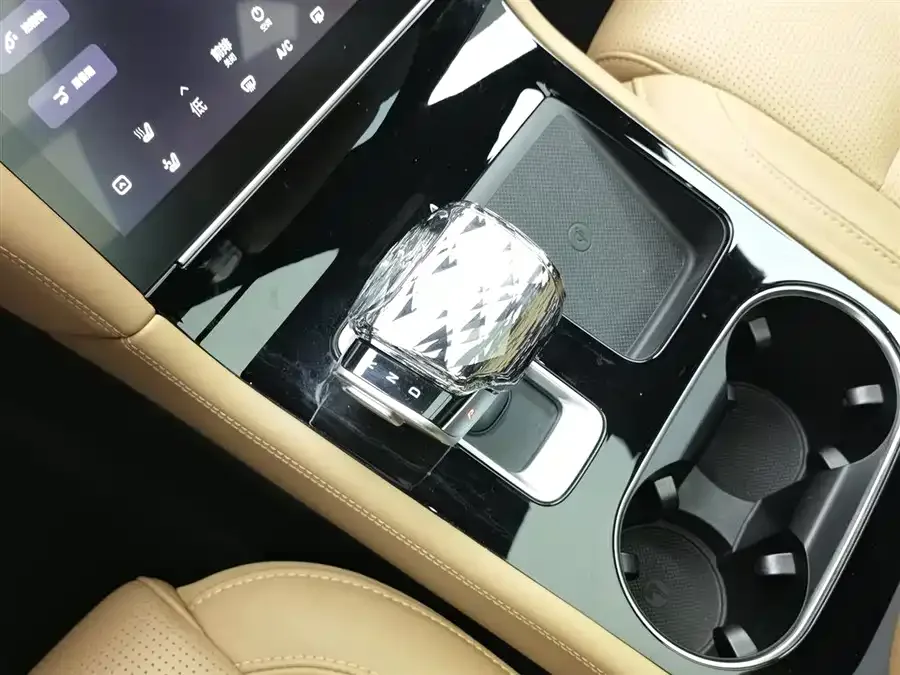 Li Xiang One Ideal ONE 2021 extended range 6-seater version 2022 — миниатюра 4