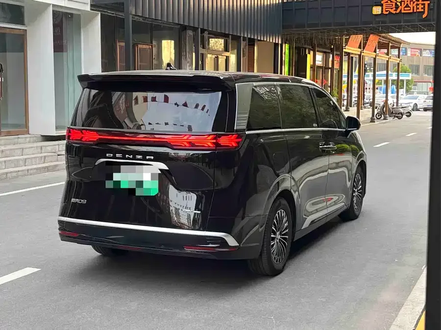 BYD D9 DENZA D9 2024 DM-i 980 4WD Premium Edition 2025 — миниатюра 3
