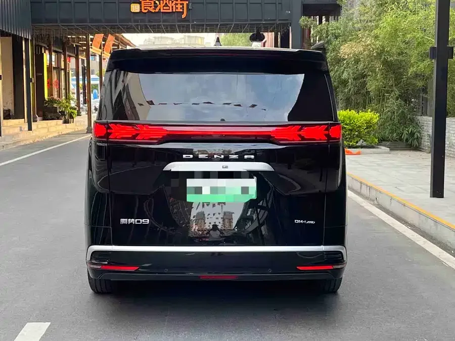 BYD D9 DENZA D9 2024 DM-i 980 4WD Premium Edition 2025 — миниатюра 5