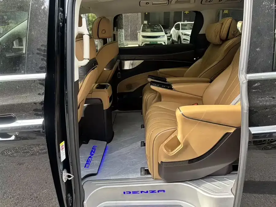BYD D9 DENZA D9 2024 DM-i 980 4WD Premium Edition 2024 — миниатюра 4