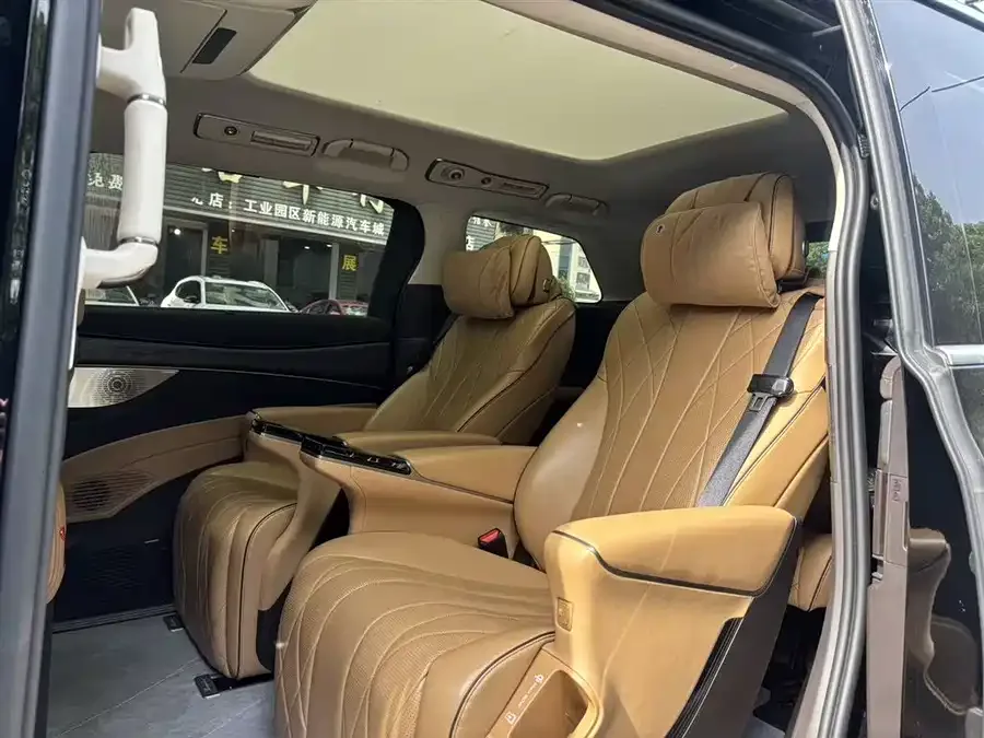BYD D9 DENZA D9 2024 DM-i 980 4WD Premium Edition 2024 — миниатюра 5
