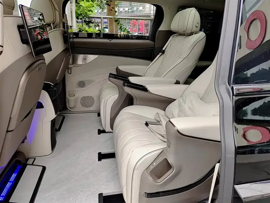 BYD D9 DENZA D9 2022 DM-i 970 4WD Premium Edition 2023 — миниатюра 5