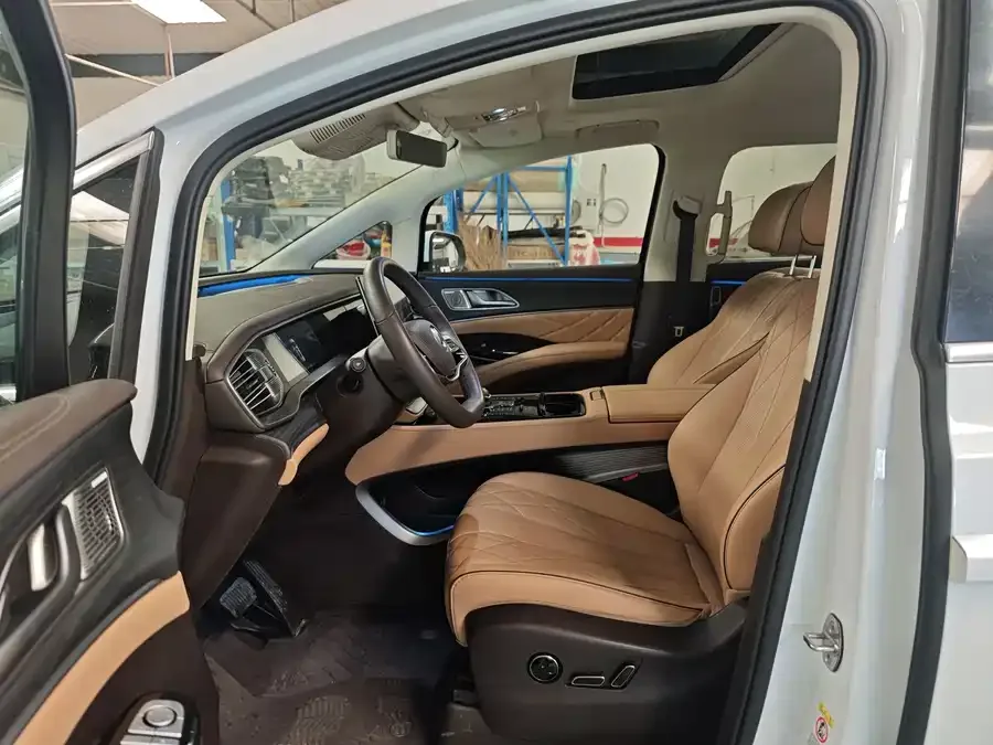 BYD D9 DENZA D9 2024 DM-i 980 4WD Flagship Model 2024 — миниатюра 2
