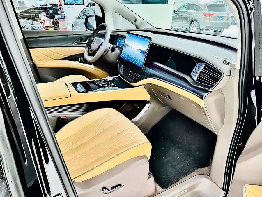 BYD D9 BYD D9 2022 DM-i 970 4WD Flagship Model 2023 — миниатюра 3
