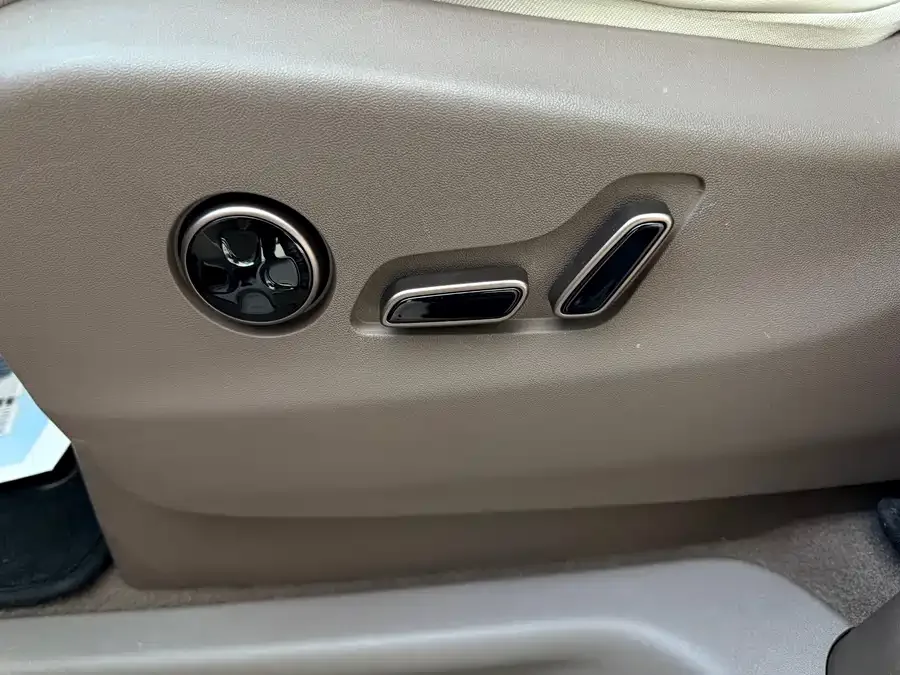 BYD D9 BYD D9 2022 DM-i 970 4WD Flagship Model 2023 — миниатюра 3