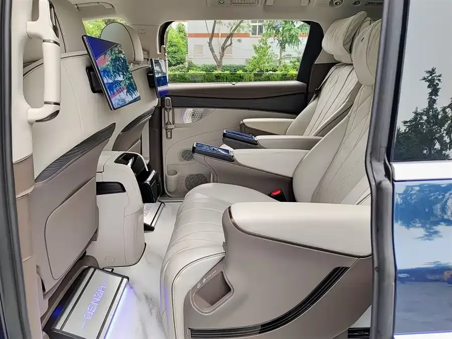 BYD D9 DENZA D9 2022 DM-i 970 4WD Premium Edition 2022 — миниатюра 5