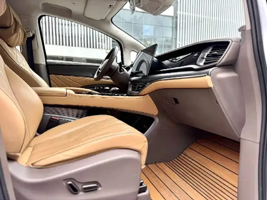 BYD D9 DENZA D9 2022 DM-i 970 4WD Premium Edition 2023 — миниатюра 4