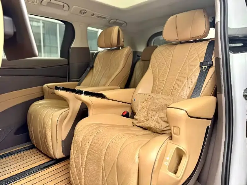BYD D9 DENZA D9 2022 DM-i 970 4WD Premium Edition 2023 — миниатюра 5