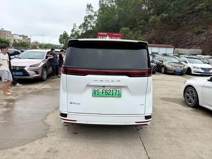 BYD D9 DENZA D9 2022 DM-i 1040 Premium Edition 2023 — миниатюра 3