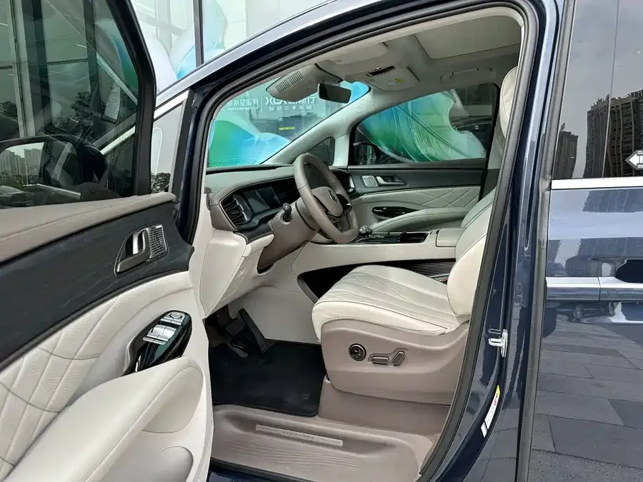 BYD D9 DENZA D9 2022 DM-i 970 4WD Premium Edition 2023 — миниатюра 3