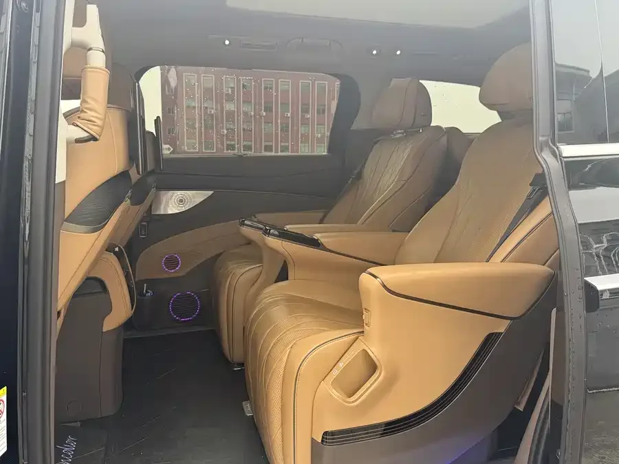 BYD D9 DENZA D9 2024 DM-i 980 4WD Premium Edition 2024 — миниатюра 3
