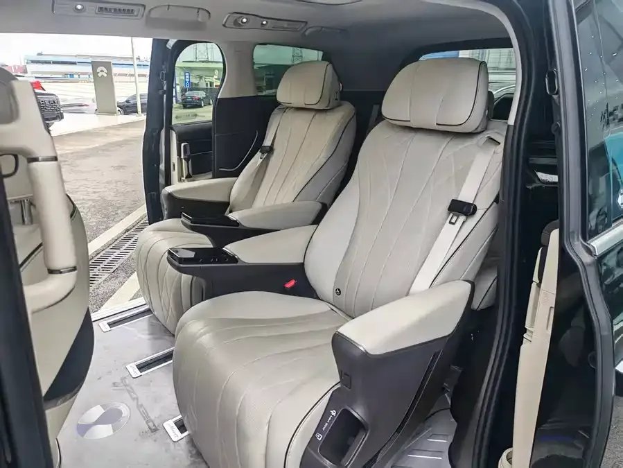 BYD D9 DENZA D9 2024 DM-i 980 4WD Premium Edition 2024 — миниатюра 5