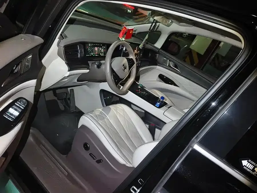 BYD D9 DENZA D9 2022 DM-i 970 4WD Premium Edition 2023 — миниатюра 3