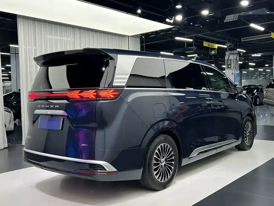 BYD D9 DENZA D9 2022 DM-i 1040 Premium Edition 2023 — миниатюра 3
