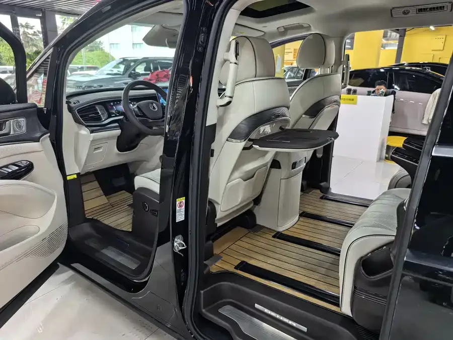 BYD D9 DENZA D9 2024 DM-i 1050 Premium Edition 2024 — миниатюра 2