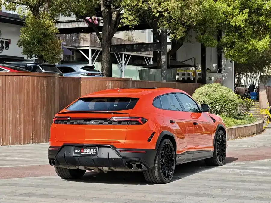Lamborghini Urus SE Urus SE 2025 4.0T Standard Edition 2026 — миниатюра 2