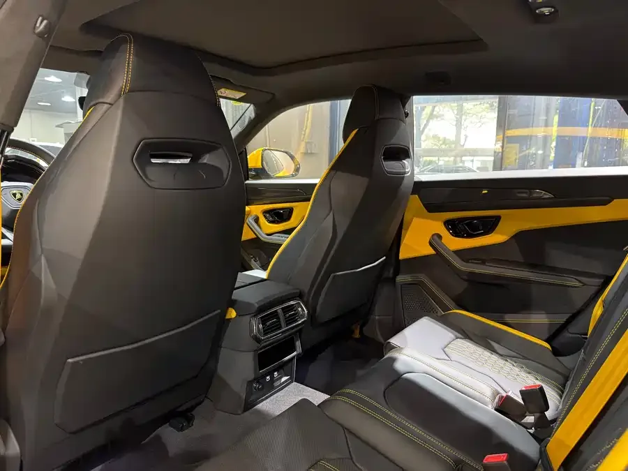 Lamborghini Urus SE Urus SE 2025 4.0T Standard Edition 2026 — миниатюра 2