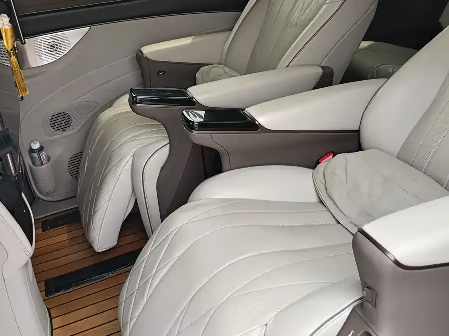 BYD D9 DENZA D9 2022 DM-i 970 4WD Premium Edition 2023 — миниатюра 3