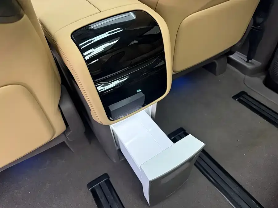 BYD D9 DENZA D9 2022 DM-i 1040 Premium Edition 2023 — миниатюра 3