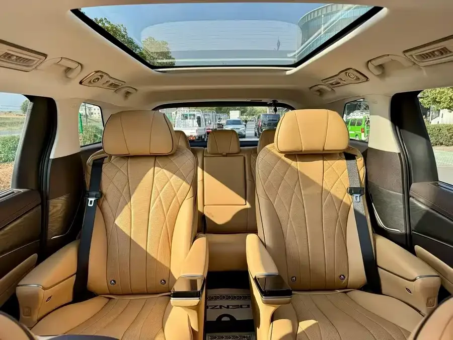 BYD D9 DENZA D9 2024 DM-i 980 4WD Premium Edition 2025 — миниатюра 2