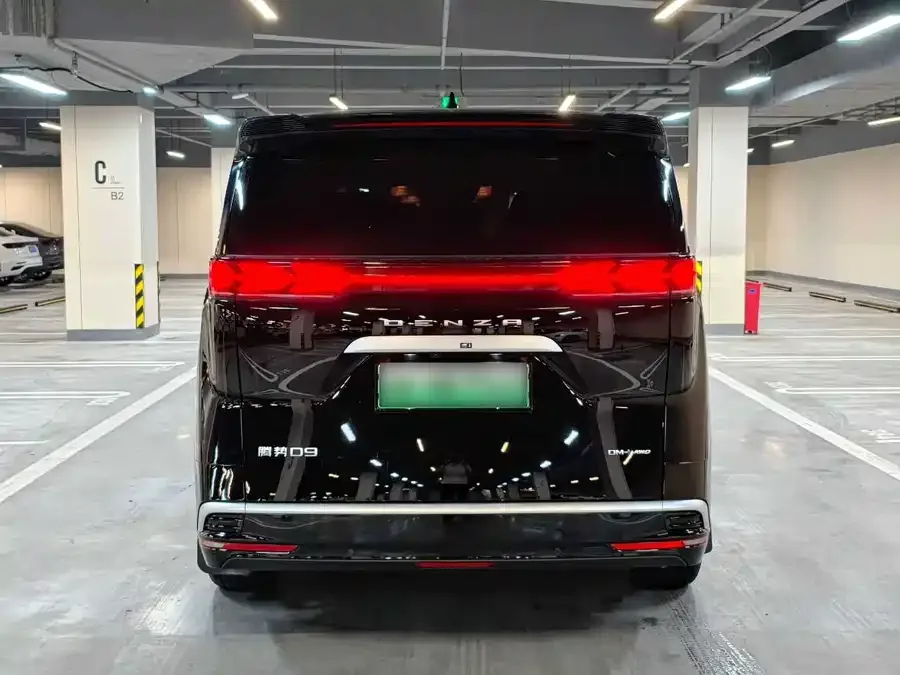 BYD D9 DENZA D9 2024 DM-i 980 4WD Premium Edition 2025 — миниатюра 3