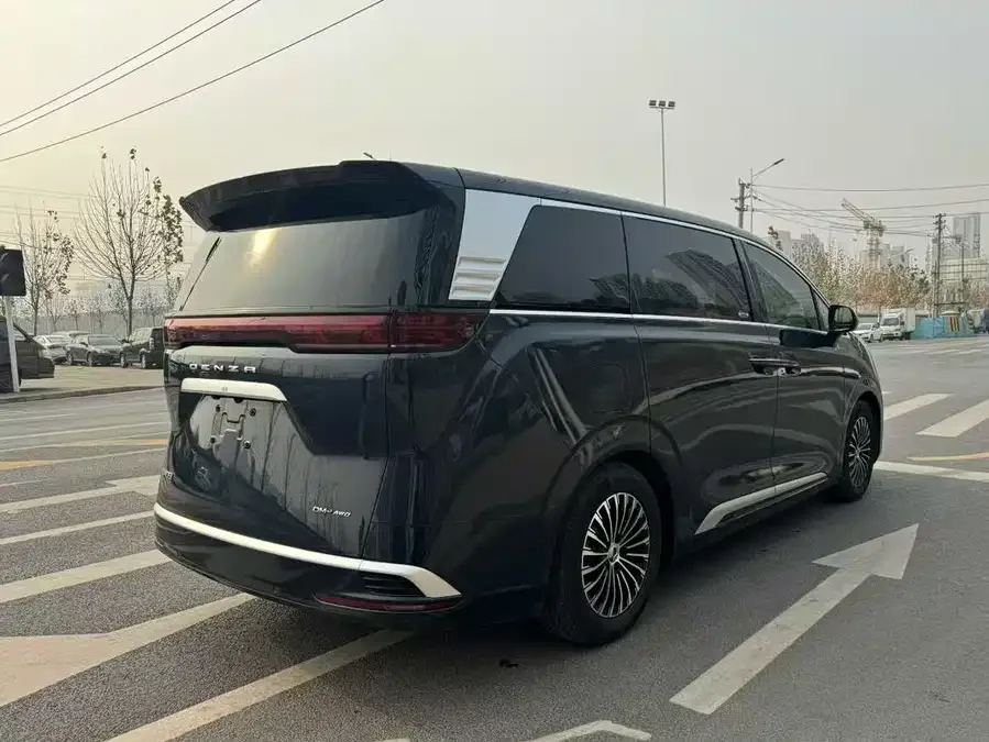 BYD D9 DENZA D9 2022 DM-i 970 4WD Premium Edition 2023 — миниатюра 3