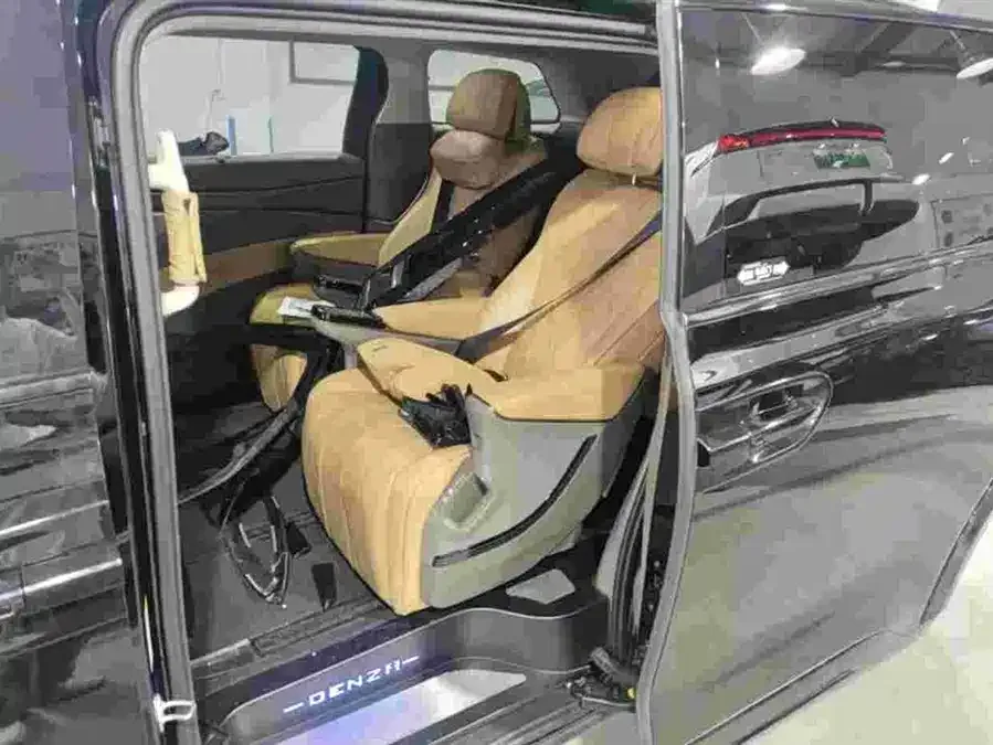 BYD D9 DENZA D9 2022 DM-i 1040 Premium Edition 2023 — миниатюра 4