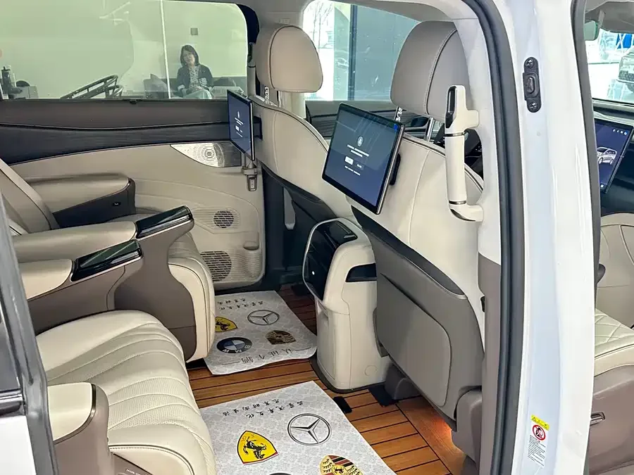 BYD D9 DENZA D9 2022 DM-i 970 4WD Premium Edition 2023 — миниатюра 2