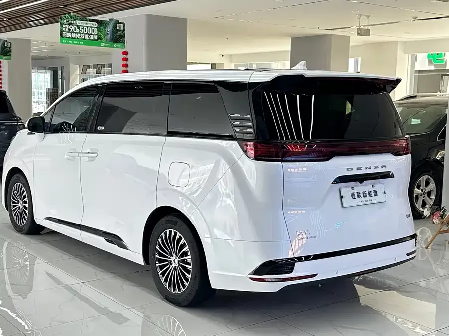 BYD D9 DENZA D9 2022 DM-i 970 4WD Premium Edition 2023 — миниатюра 3