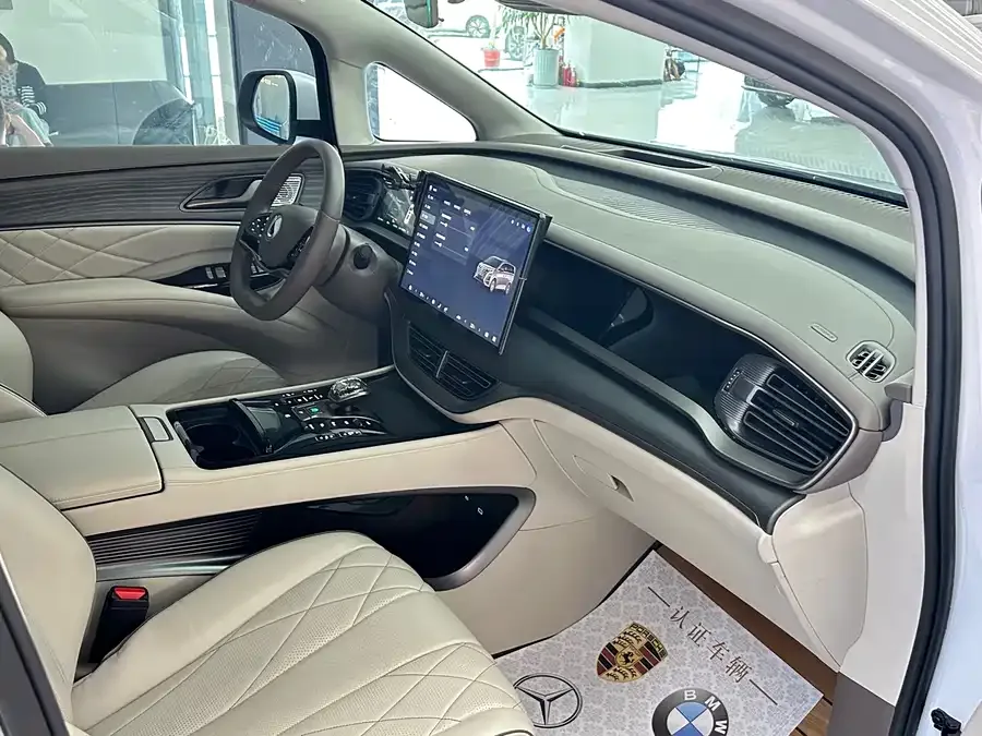BYD D9 DENZA D9 2022 DM-i 970 4WD Premium Edition 2023 — миниатюра 4