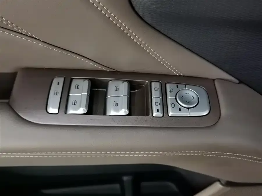 Wuling Starlight 560 New Energy Starlight 560 New Energy 2026 Plug-in Hybrid 125km Luxury Model 2026 — миниатюра 3