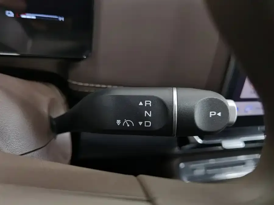 Wuling Starlight 560 New Energy Starlight 560 New Energy 2026 Plug-in Hybrid 125km Luxury Model 2026 — миниатюра 4